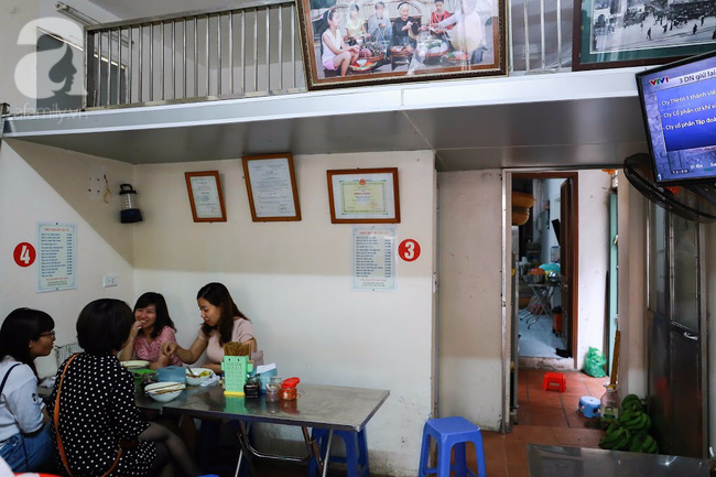 Ngày thảnh thơi, tạt vào ngõ nhỏ ăn bún ốc cổ, nghe chủ quán kể chuyện suýt... đẻ rơi vì mải gánh rong  - Ảnh 11.