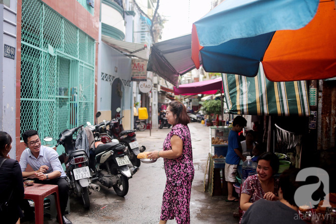 Chuyện cô Ba Sài Gòn có nụ cười giòn tan: Bán phá lấu 28 năm, nuôi 7 miệng ăn và mua nhà 3 tỷ - Ảnh 14.