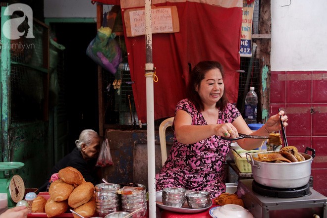 Chuyện cô Ba Sài Gòn có nụ cười giòn tan: Bán phá lấu 28 năm, nuôi 7 miệng ăn và mua nhà 3 tỷ - Ảnh 4.