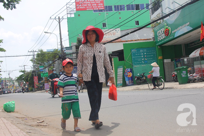 Người mẹ bán vé số vừa thất lạc đứa con út 3 tuổi ở Sài Gòn có tới 11 đứa con - Ảnh 18. Người mẹ bán vé số vừa thất lạc đứa con út 3 tuổi ở Sài Gòn có tới 11 đứa con - Ảnh 18.