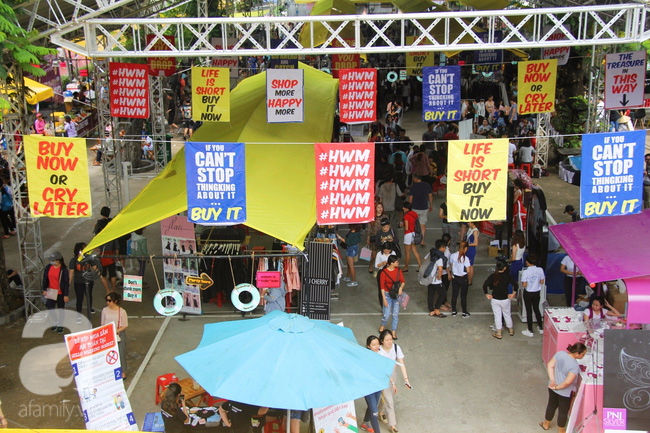 Giới trẻ Sài Gòn thích thú với phiên chợ độc đáo dịp lễ 30-4 - Ảnh 1.