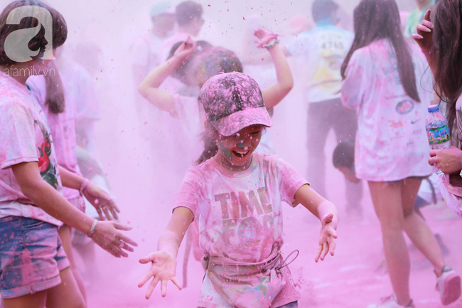 Đây là cách mà những cô nàng xinh đẹp quẩy tưng bừng, nhuộm màu cảm hứng tại Color me run - Ảnh 6.