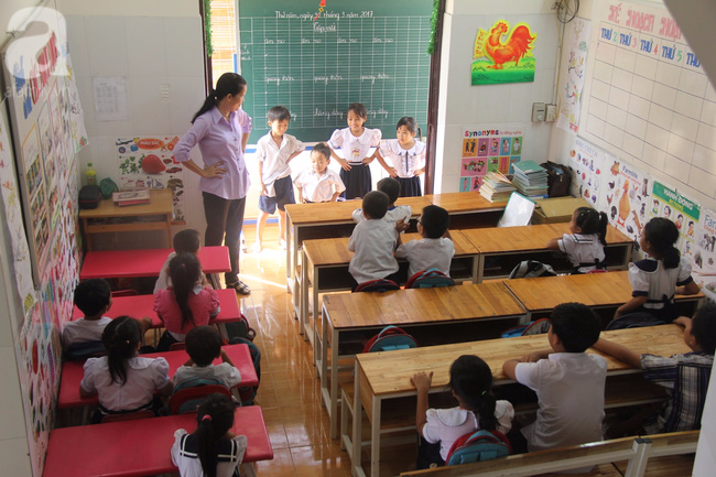Lớp học tình thương của 200 em nhỏ sáng đi học, chiều đi bắt ốc, bán vé số giữa Sài Gòn - Ảnh 11.