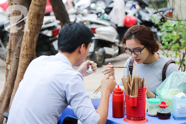 Nghỉ lễ ở Hà Nội, đến quán phở thất truyền nghe kể chuyện tầm sư học đạo bí quyết trăm năm - Ảnh 10.