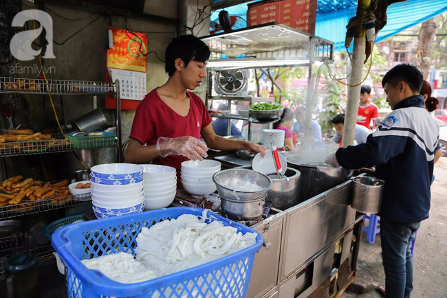 Nghỉ lễ ở Hà Nội, đến quán phở thất truyền nghe kể chuyện tầm sư học đạo bí quyết trăm năm - Ảnh 3. Nghỉ lễ ở Hà Nội, đến quán phở thất truyền nghe kể chuyện tầm sư học đạo bí quyết trăm năm - Ảnh 3.