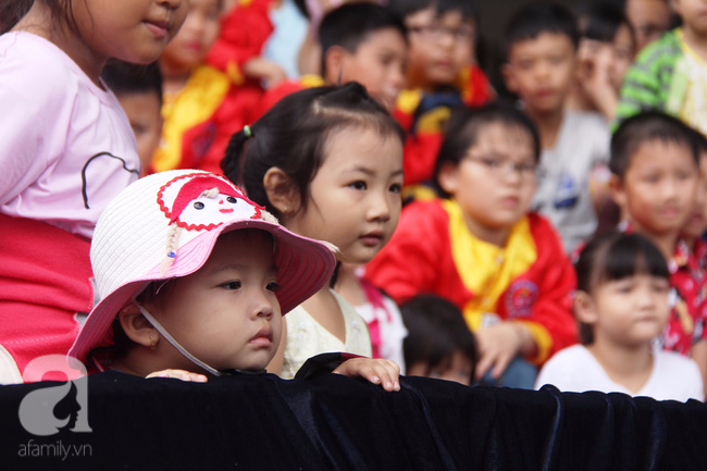 Sài Gòn: Người lớn, trẻ nhỏ hào hứng ăn buffet chay miễn phí ngày Giỗ tổ - Ảnh 4.