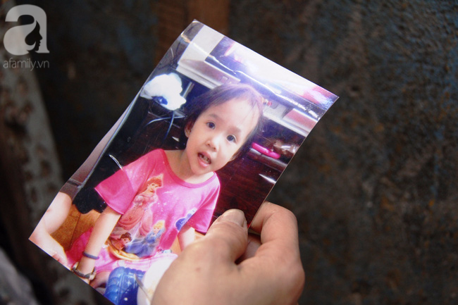 TP.HCM: Xin bố đi tìm mẹ dưới mưa, bé gái 6 tuổi mất tích bí ẩn - Ảnh 3.