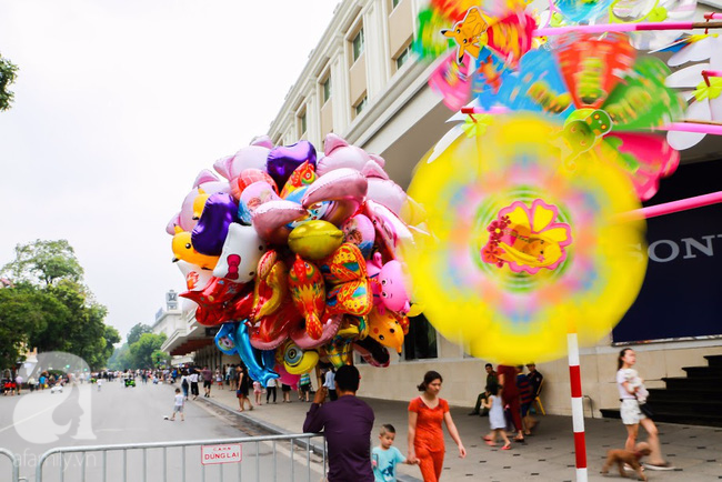 Chùm ảnh: Hà Nội thanh bình yên ả trong ngày Tết độc lập - Ảnh 5.