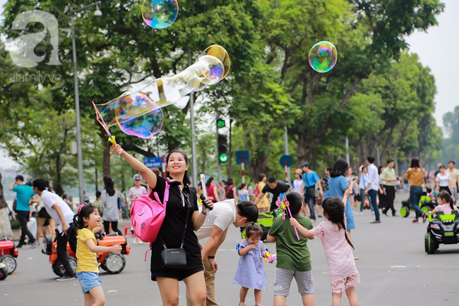 Chùm ảnh: Hà Nội thanh bình yên ả trong ngày Tết độc lập - Ảnh 10.