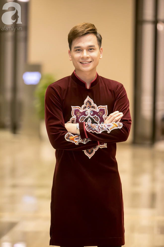 MC Danh Tùng lần đầu diện áo dài sánh đôi cùng Mỹ Lan - Ảnh 3. MC Danh Tùng lần đầu diện áo dài sánh đôi cùng Mỹ Lan - Ảnh 3.