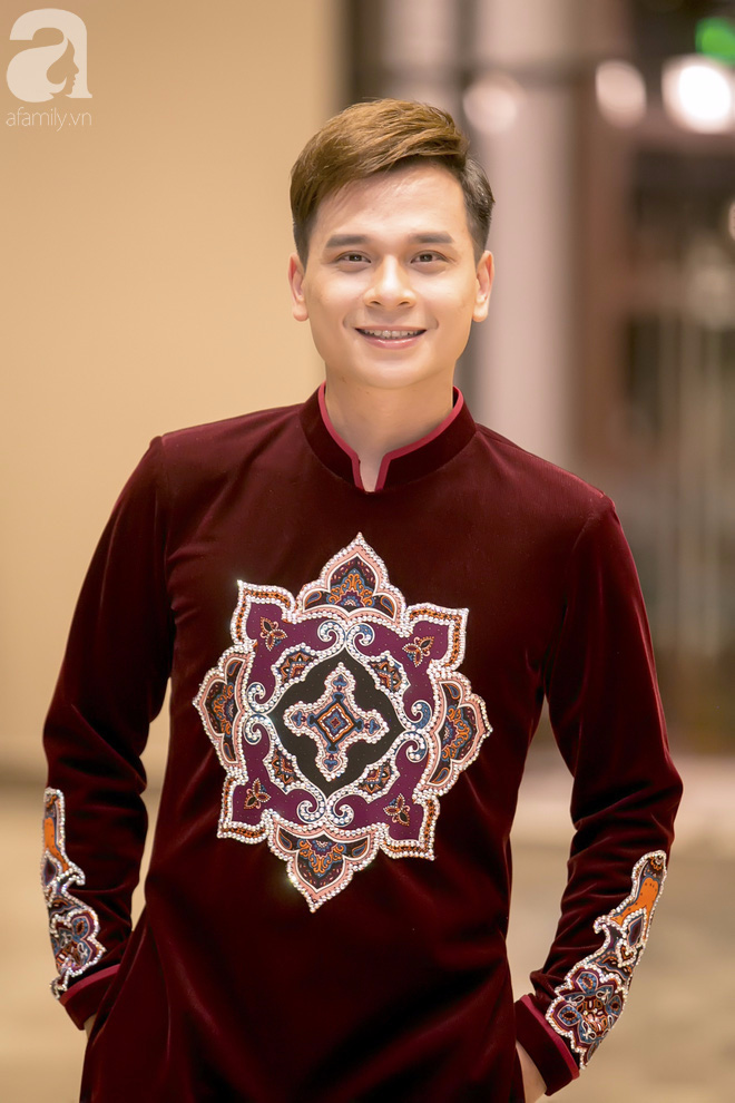 MC Danh Tùng lần đầu diện áo dài sánh đôi cùng Mỹ Lan - Ảnh 5. MC Danh Tùng lần đầu diện áo dài sánh đôi cùng Mỹ Lan - Ảnh 5.