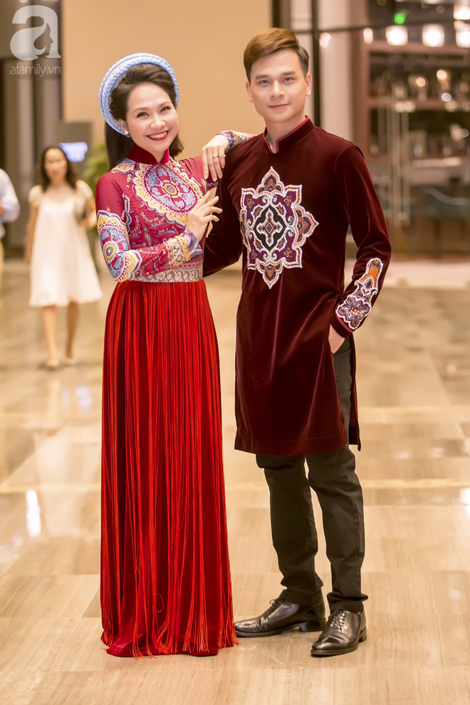 MC Danh Tùng lần đầu diện áo dài sánh đôi cùng Mỹ Lan - Ảnh 1. MC Danh Tùng lần đầu diện áo dài sánh đôi cùng Mỹ Lan - Ảnh 1.