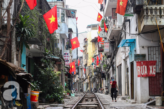Chùm ảnh: Hà Nội thanh bình yên ả trong ngày Tết độc lập - Ảnh 3. Chùm ảnh: Hà Nội thanh bình yên ả trong ngày Tết độc lập - Ảnh 3.