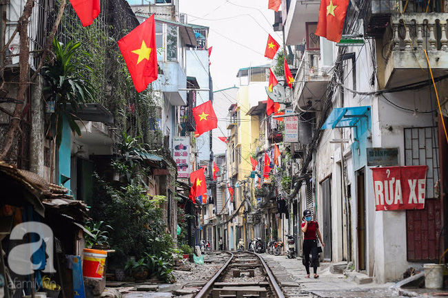 Chùm ảnh: Hà Nội thanh bình yên ả trong ngày Tết độc lập - Ảnh 3.