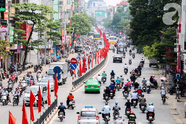 Chùm ảnh: Hà Nội thanh bình yên ả trong ngày Tết độc lập - Ảnh 1.