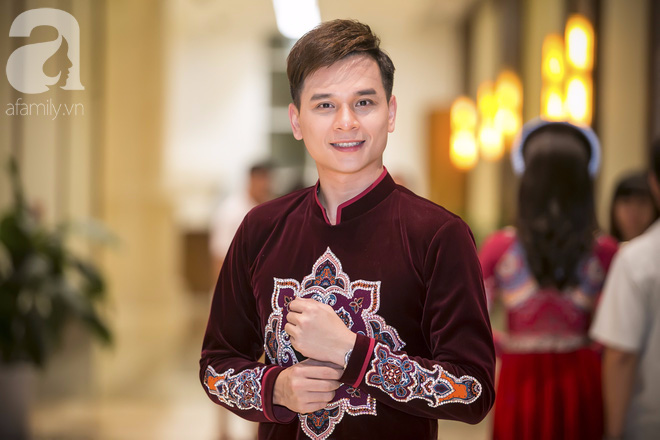 MC Danh Tùng lần đầu diện áo dài sánh đôi cùng Mỹ Lan - Ảnh 6. MC Danh Tùng lần đầu diện áo dài sánh đôi cùng Mỹ Lan - Ảnh 6.