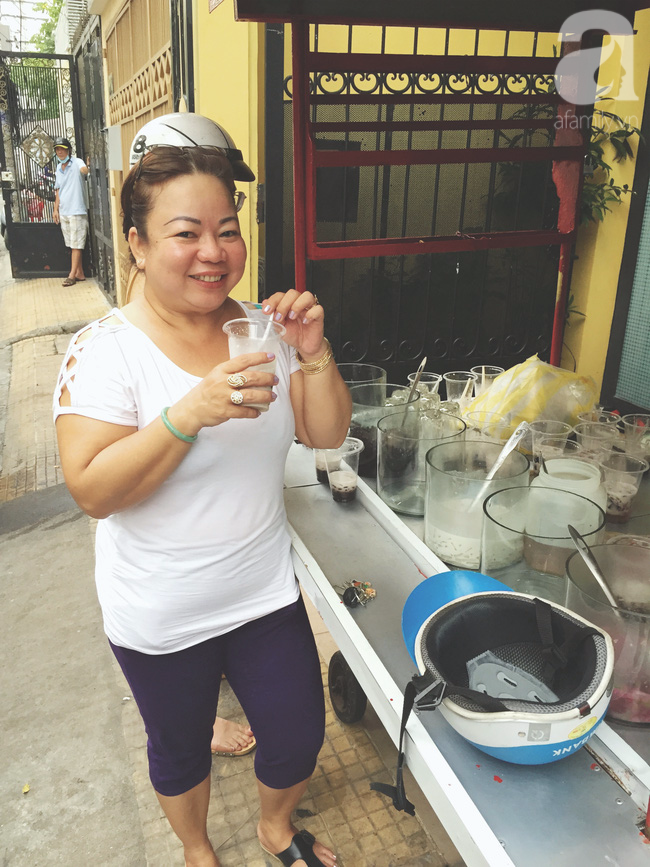 Cuối tuần nắng nóng, ghé ăn chè của ông chú chảnh khỏi cần chửi nổi tiếng Sài Gòn mà thấy mát lịm tim - Ảnh 10.