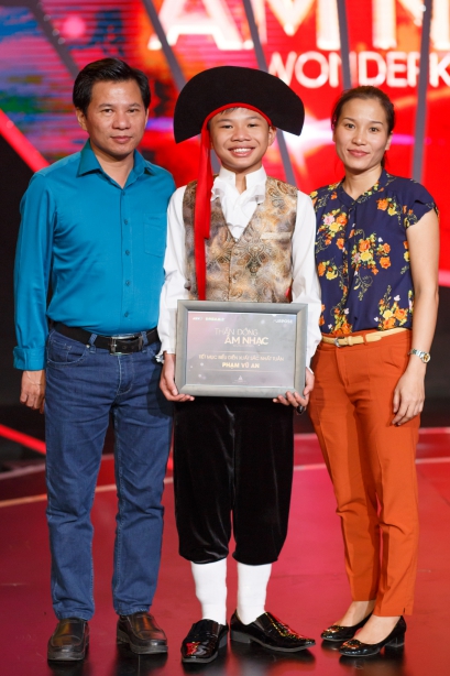 Uyên Linh, Thanh Bùi phấn khích vì cô bé xinh xắn hát cực hay - Ảnh 16.