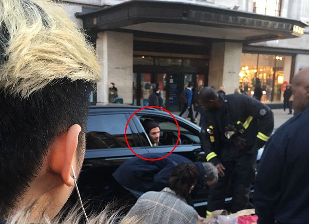 David Beckham dừng xe cứu người phụ nữ gặp nạn trên đường - Ảnh 2.