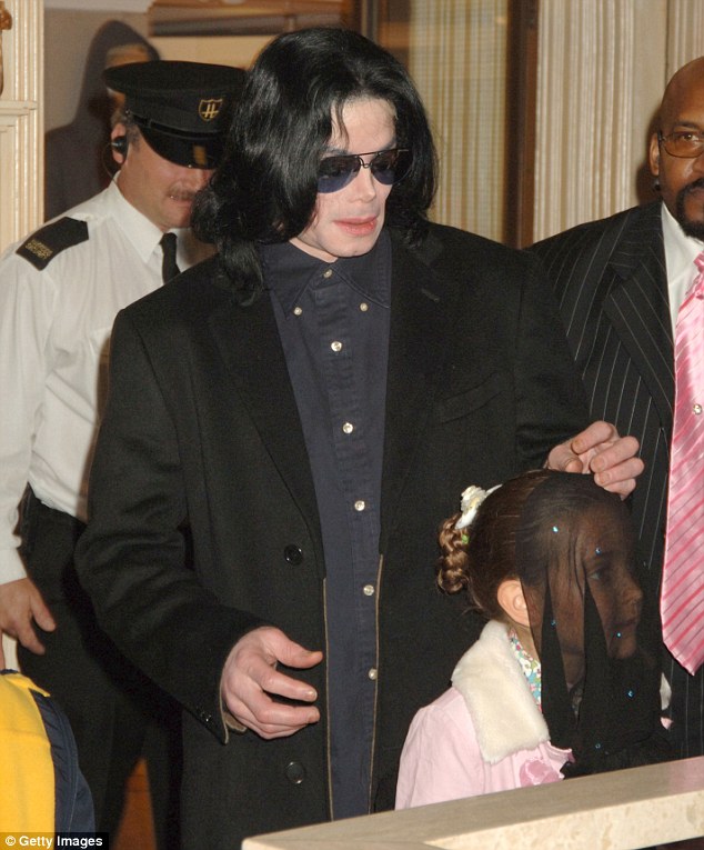 Con gái “Ông hoàng nhạc pop” Michael Jackson tiết lộ từng bị cưỡng hiếp - Ảnh 2.