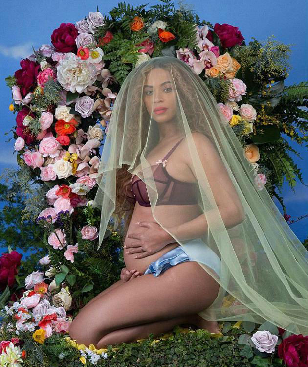 Beyonce diện nội y khoe bụng bầu, tiết lộ đang mang thai đôi  - Ảnh 1.