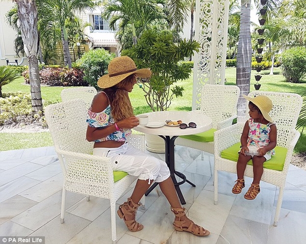 Mẹ và con gái hút like trên Instagram vì diện đồ đôi đẹp ơi là đẹp - Ảnh 10.