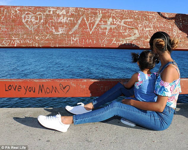 Mẹ và con gái hút like trên Instagram vì diện đồ đôi đẹp ơi là đẹp - Ảnh 11.