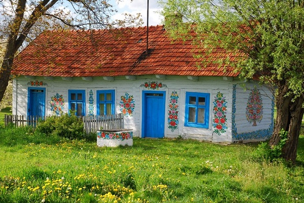 Ngôi làng đẹp lạ lùng mỗi tường nhà đều là một bức họa đầy màu sắc - Ảnh 7.