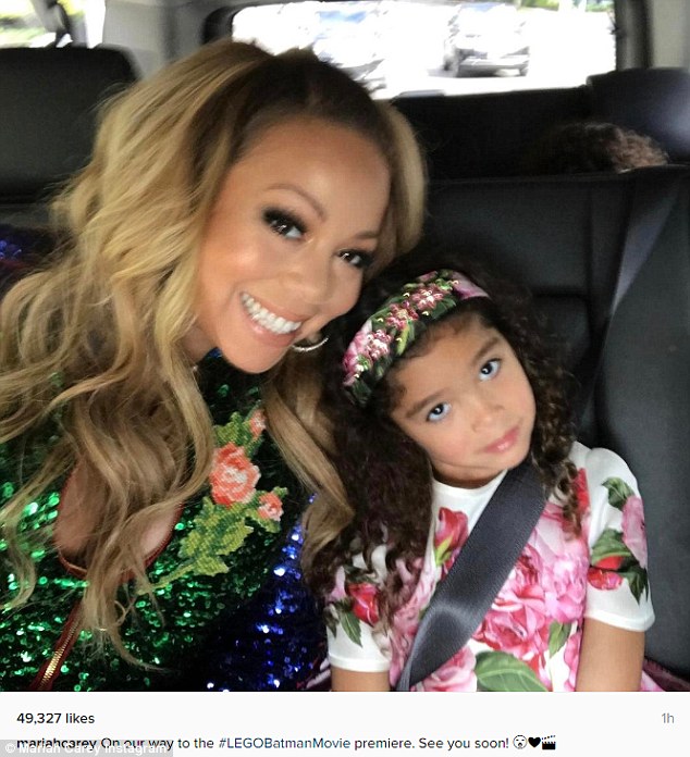 Cặp sinh đôi tóc xù nhà Mariah Carey ra dáng khi diện đồ sành điệu - Ảnh 2.