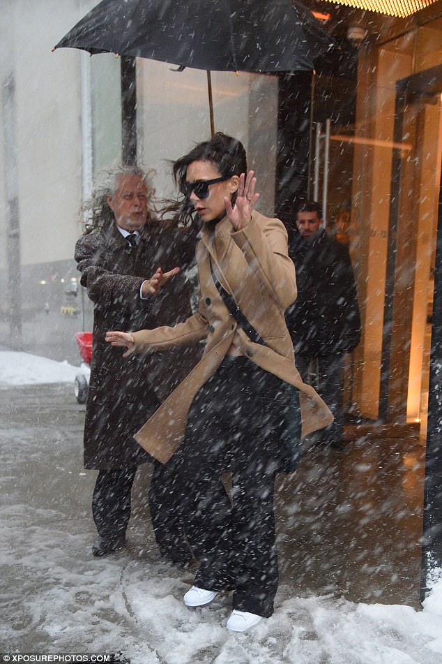Victoria Beckham liêu xiêu vì gặp phải bão tuyết tại New York - Ảnh 1.