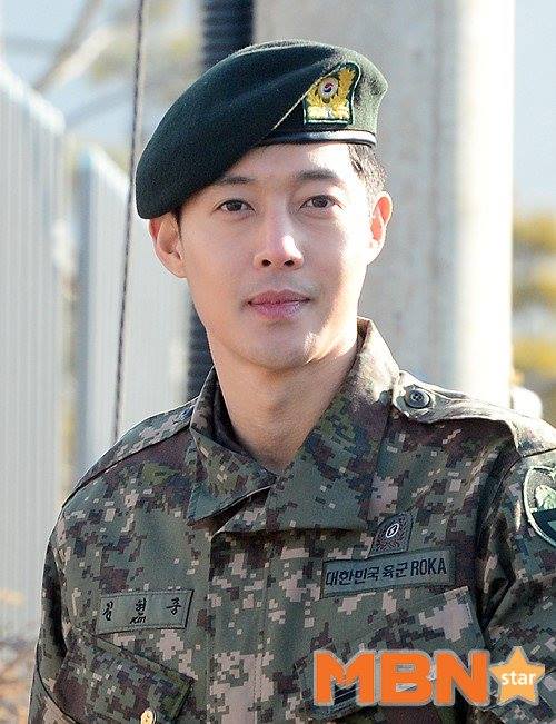 Kim Hyun Joong xuất ngũ vẫn được chào đón nồng nhiệt dù vướng lùm xùm tình ái - Ảnh 1.