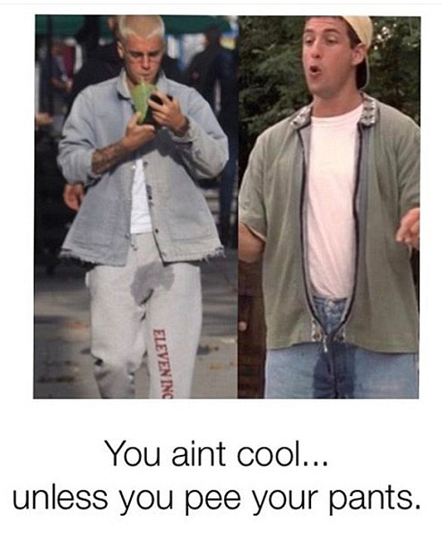 Justin Bieber ra đường với chiếc quần &ldquo;ướt&rdquo; kh&oacute; hiểu - Ảnh 2.