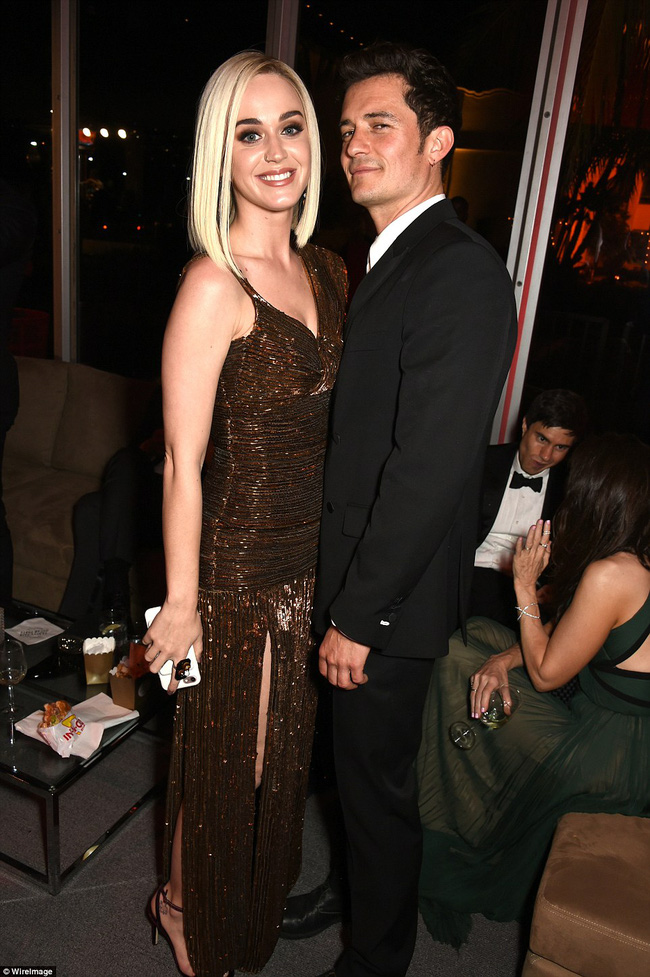 Miranda Kerr quý phái cùng dàn mỹ nhân khoe ngực đầy táo bạo tại tiệc hậu Oscar  - Ảnh 5.