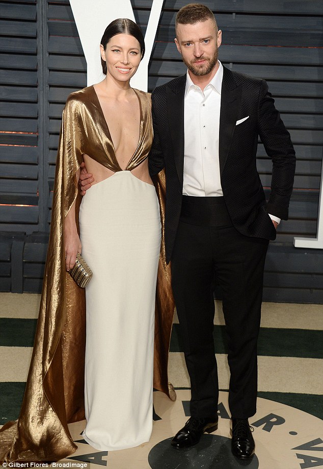 Miranda Kerr quý phái cùng dàn mỹ nhân khoe ngực đầy táo bạo tại tiệc hậu Oscar  - Ảnh 8.