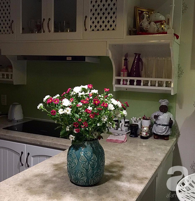 Ghé thăm căn hộ đẹp bình yên, trong trẻo đến lạ thường của người phụ nữ yêu hoa ở TP HCM - Ảnh 17.