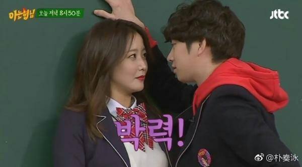 Phản ứng “lầy lội” của chồng Kim Hee Sun khi vợ “thả thính” trên truyền hình - Ảnh 2.