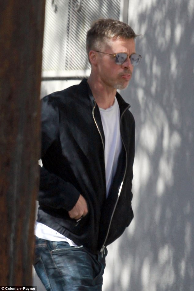 Sốc với hình ảnh Brad Pitt gầy gò, già nua nhanh đến chóng mặt - Ảnh 2.