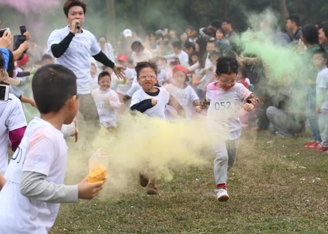 Cuối tuần “quẩy” tưng bừng với loạt hội chợ có mức giảm cực khủng ở cả 2 miền - Ảnh 2.