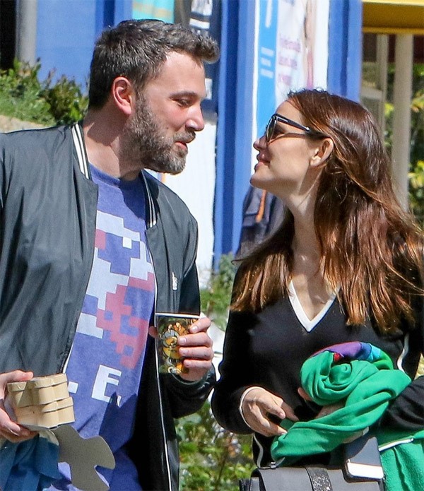 Jennifer Garner và Ben Affleck chính thức cùng nhau nộp đơn ly hôn - Ảnh 2.