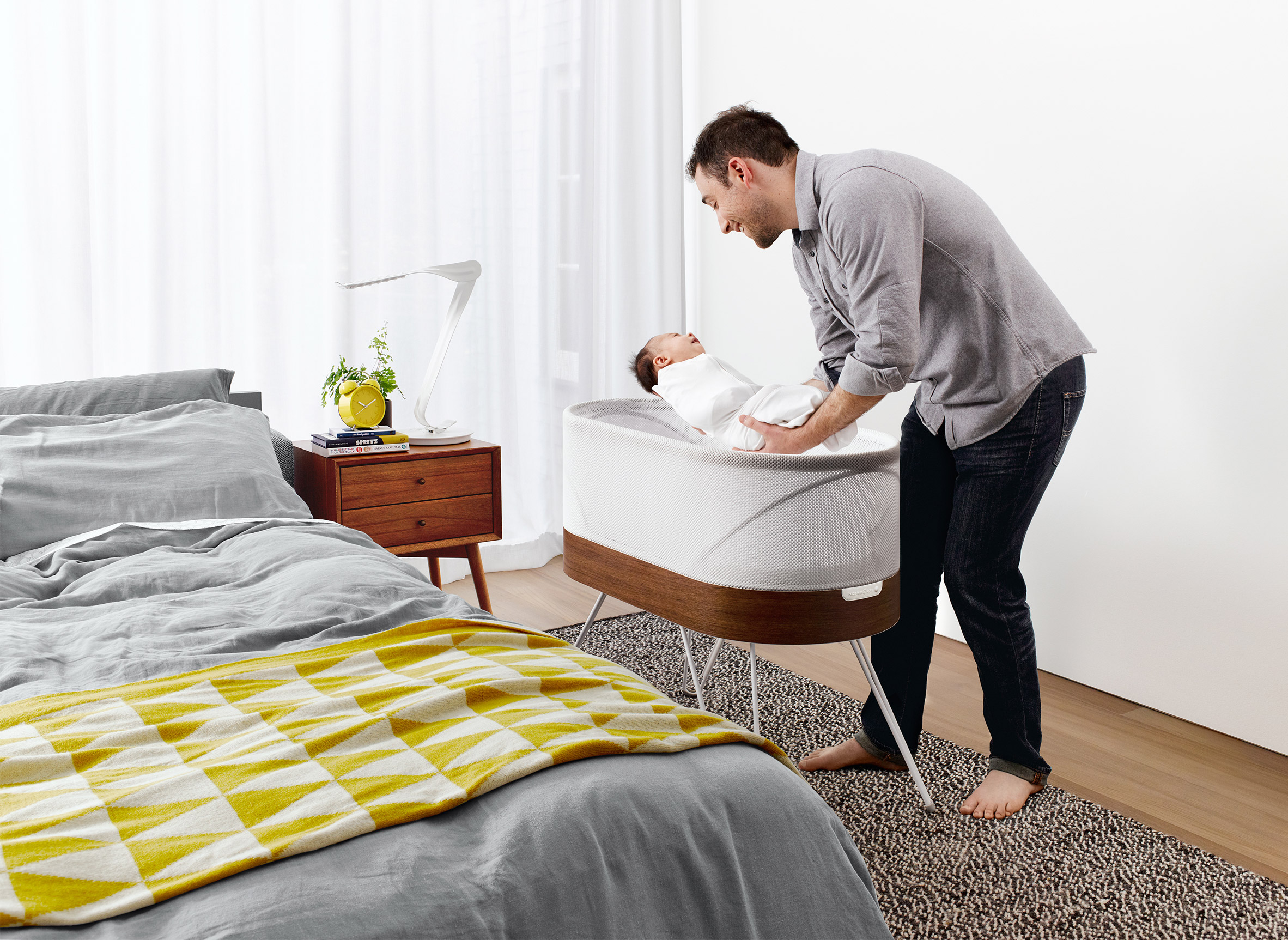 Có chiếc giường cũi SNOO, bố mẹ chẳng cần ru con vẫn ngủ ngon lành - Ảnh 4. Có chiếc giường cũi SNOO, bố mẹ chẳng cần ru con vẫn ngủ ngon lành - Ảnh 4.