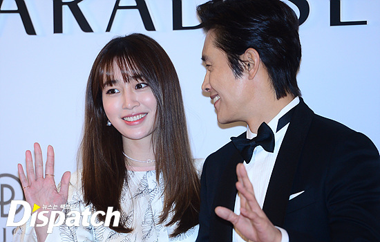 Vợ chồng Kwon Sang Woo và vợ chồng Lee Byung Hun tình tứ tại sự kiện - Ảnh 4.