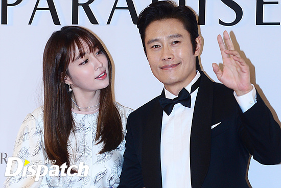 Vợ chồng Kwon Sang Woo và vợ chồng Lee Byung Hun tình tứ tại sự kiện - Ảnh 5.