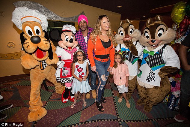 Cặp sinh đôi tóc xù nhà Mariah Carey tới Disneyland vui đùa nhân dịp sinh nhật lần thứ 6 - Ảnh 4.