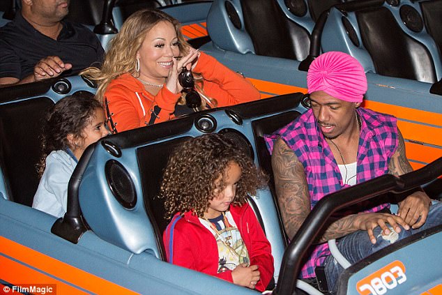 Cặp sinh đôi tóc xù nhà Mariah Carey tới Disneyland vui đùa nhân dịp sinh nhật lần thứ 6 - Ảnh 9.