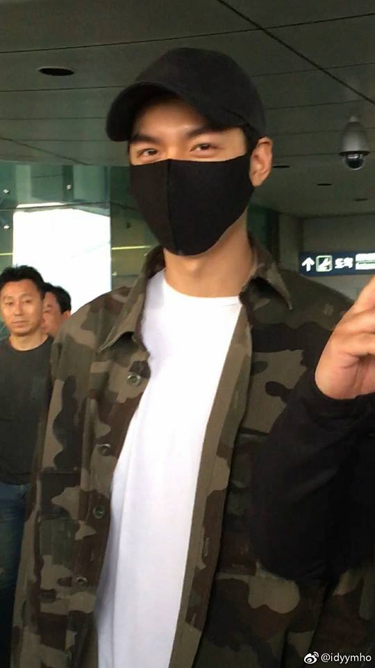Lee Min Ho đeo khẩu trang kín mít, diện quần rách tả tơi bí mật trở về từ Mỹ - Ảnh 5.