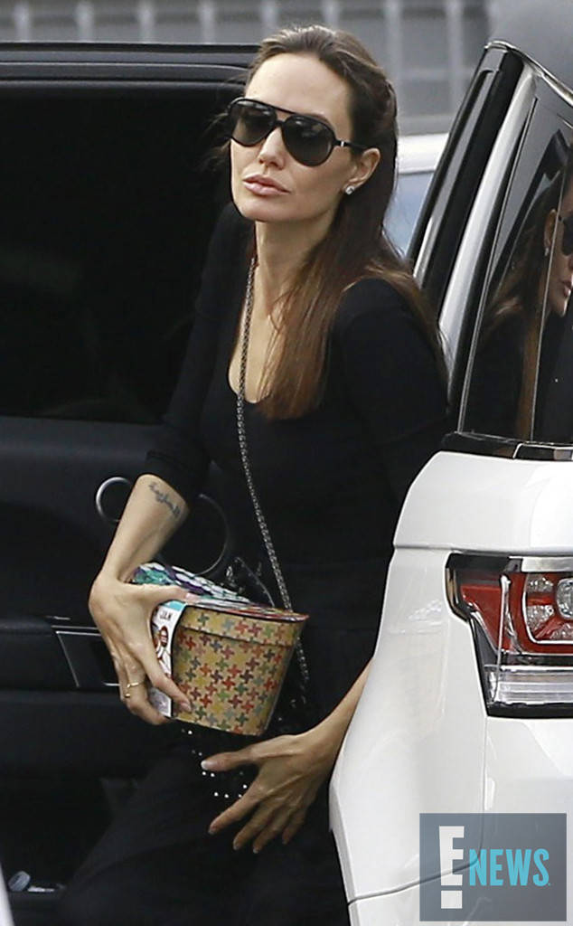 Lâu lắm rồi Angelina Jolie mới nữ tính và có sức sống như thế này - Ảnh 3.