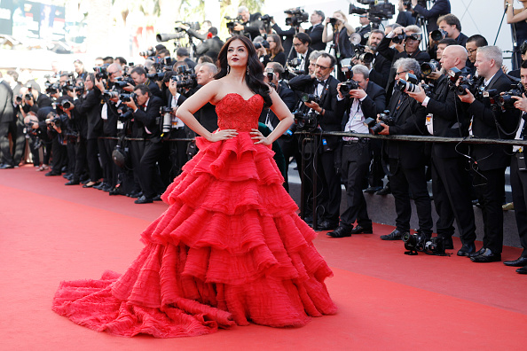 Chân dài Trung Quốc lộ hàng, em gái Kim diện váy siêu dài trên thảm đỏ LHP Cannes - Ảnh 11.