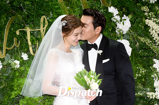 Cặp đôi Cha Ye Ryun và Joo Sang Wook trao nhau nụ hôn ngọt ngào trong ngày cưới - Ảnh 5.
