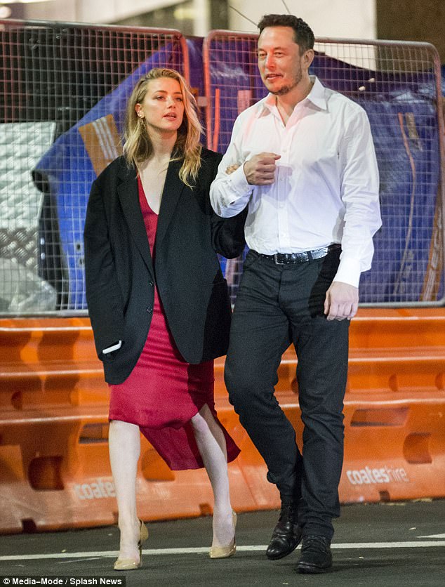 Vợ cũ Johnny Depp tay trong tay hẹn hò lãng mạn với người tình tỷ phú - Ảnh 2.