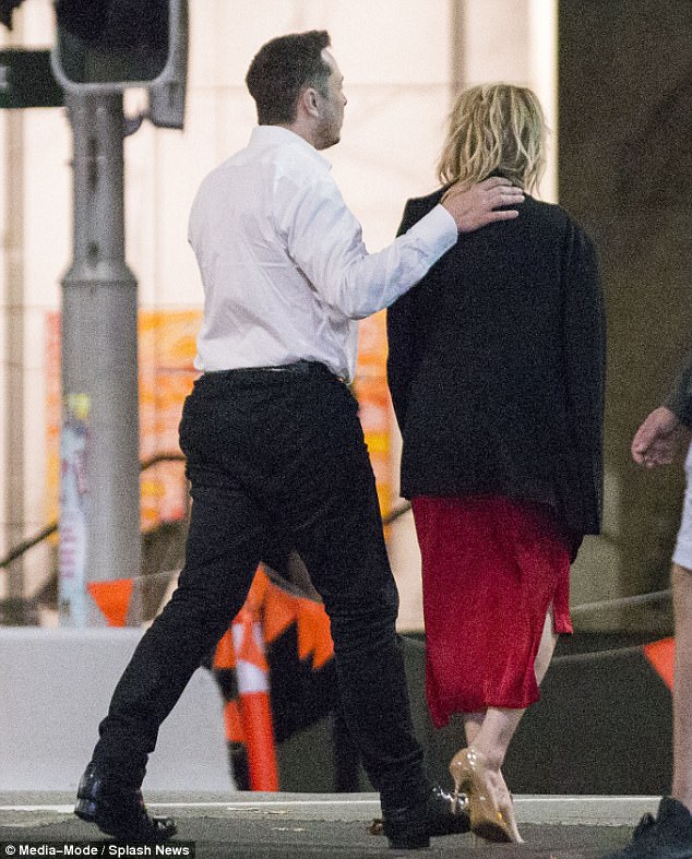 Vợ cũ Johnny Depp tay trong tay hẹn hò lãng mạn với người tình tỷ phú - Ảnh 3.